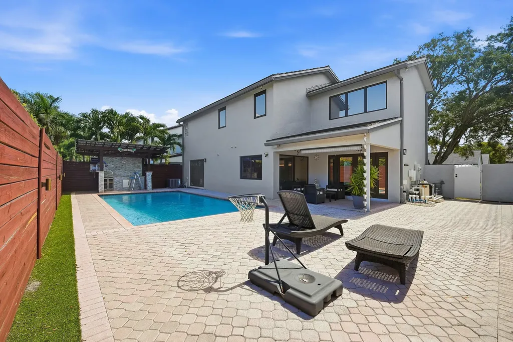 19242 NW 89th Avenue Hialeah FL 33018