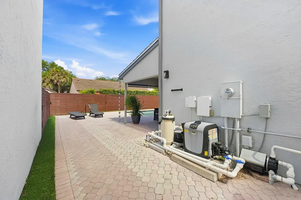 19242 NW 89th Avenue Hialeah FL 33018