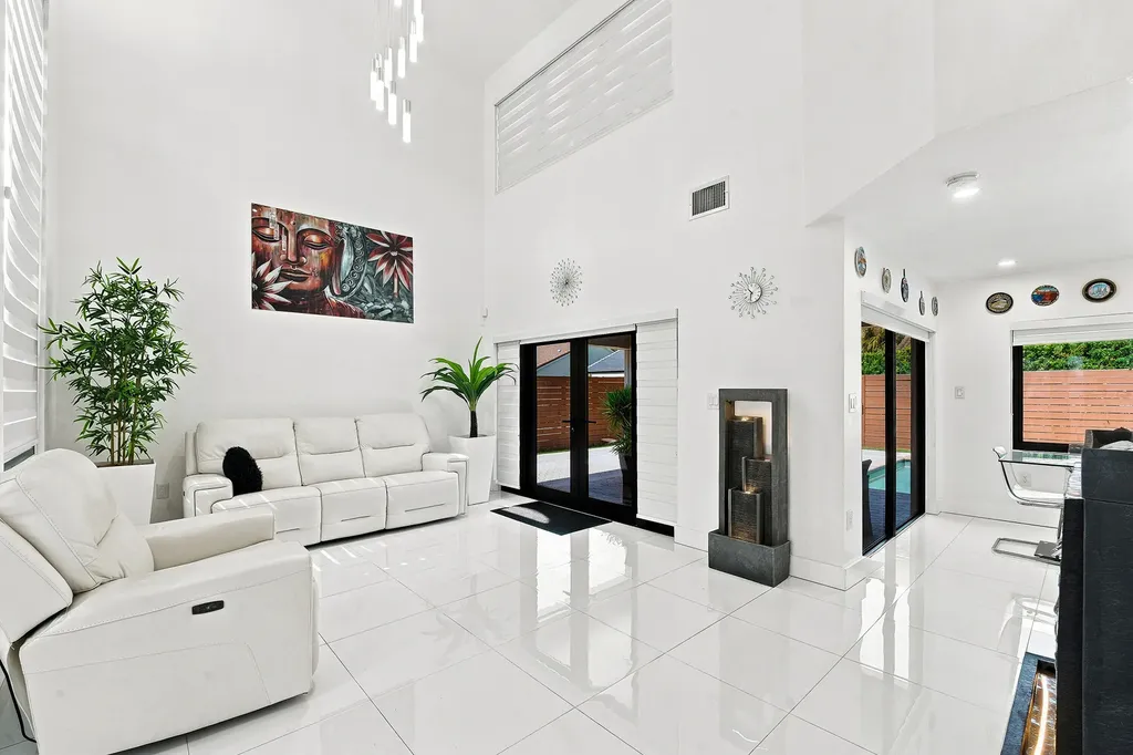 19242 NW 89th Avenue Hialeah FL 33018