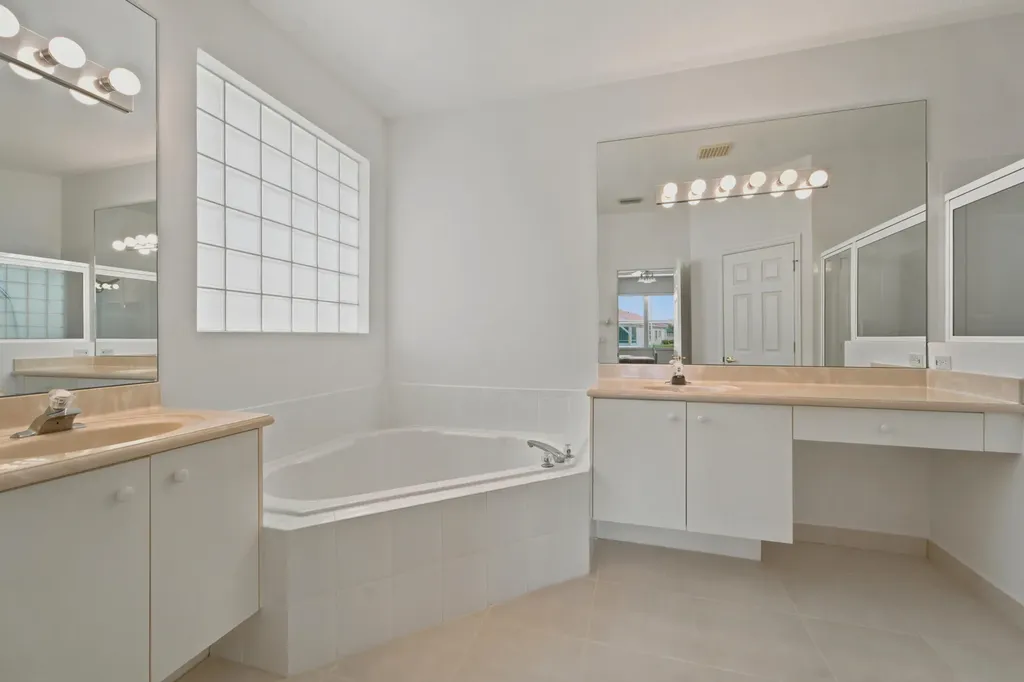 7216 Cataluna Circle Delray Beach FL 33446