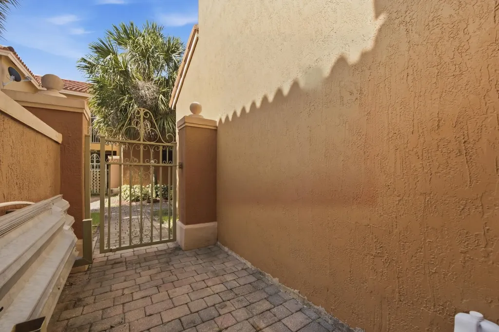 732 SW 106th Avenue Pembroke Pines FL 33025