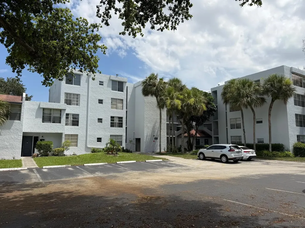 9470 Live Oak Place Davie FL 33324