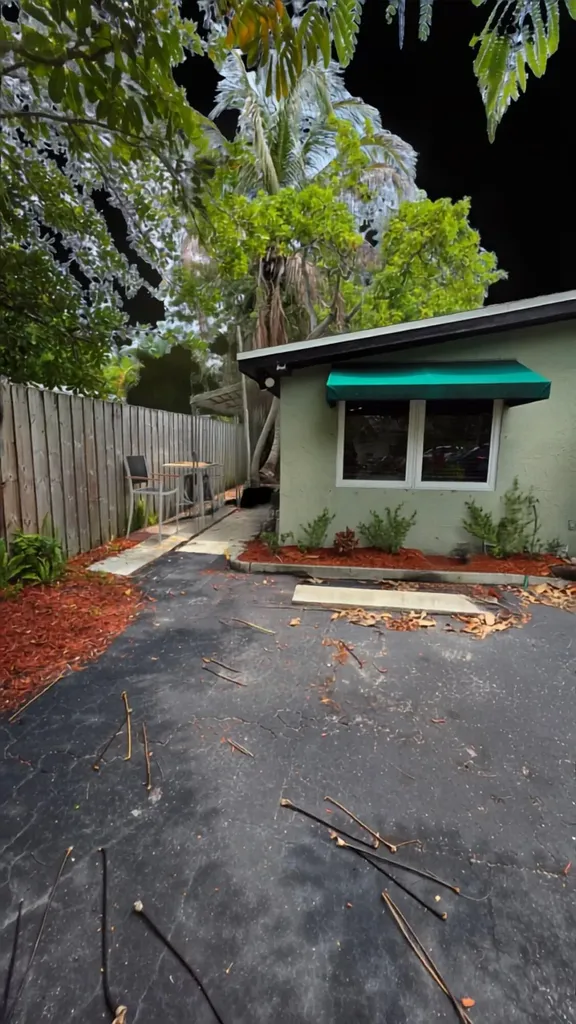 1716 NE 17th Way Fort Lauderdale FL 33305