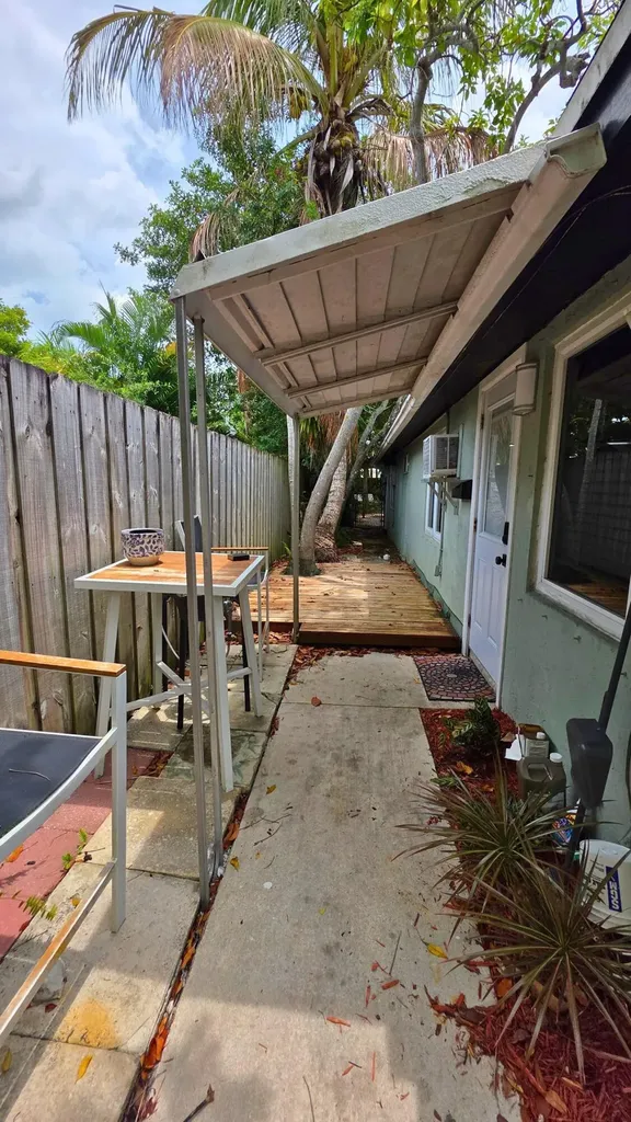 1716 NE 17th Way Fort Lauderdale FL 33305