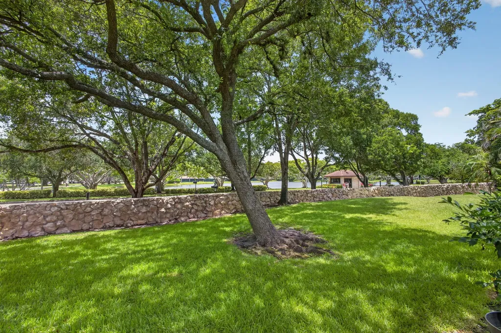 65 Balfour Road E Palm Beach Gardens FL 33418