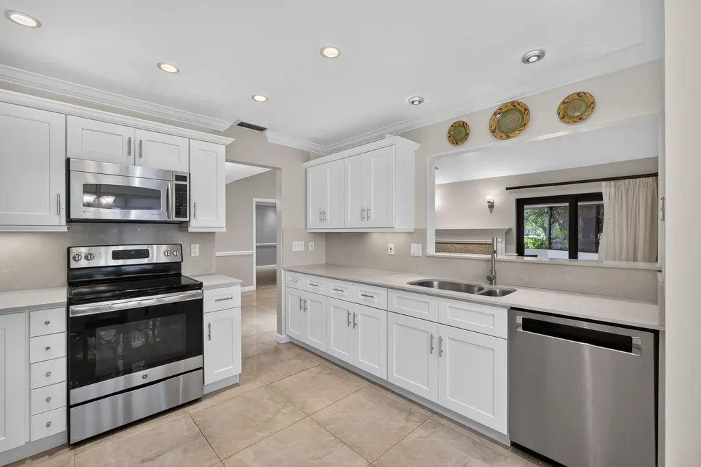 65 Balfour Road E Palm Beach Gardens FL 33418