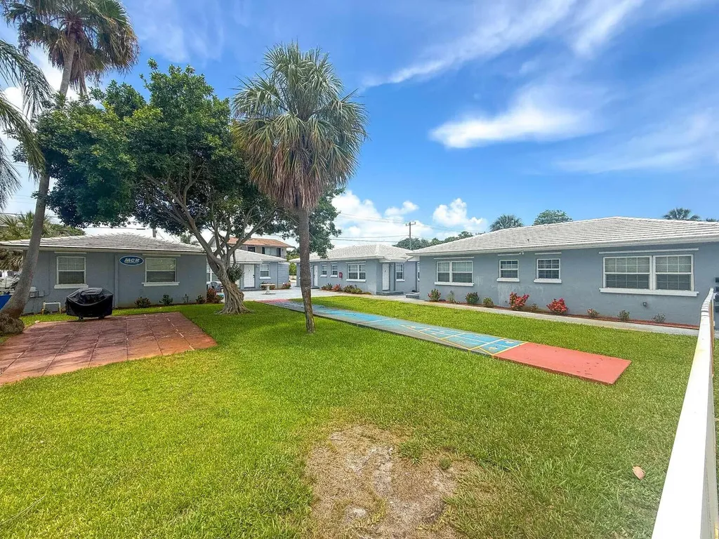 1001 S Federal Highway Lake Worth Beach FL