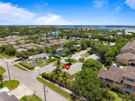 528 NE 20th Avenue NE Boynton Beach FL 33435