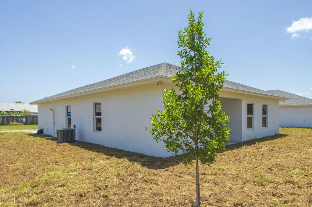 920 7th Place Vero Beach FL 32962