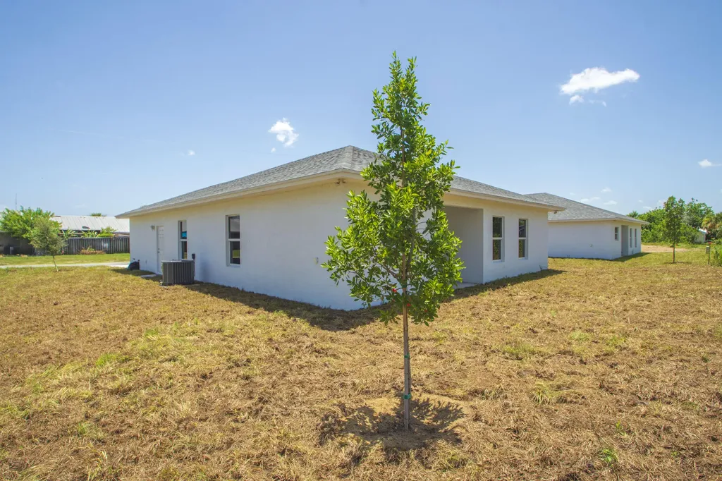 920 7th Place Vero Beach FL 32962
