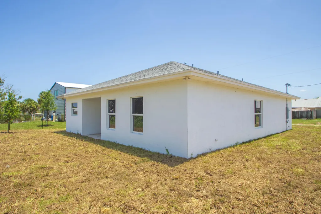 920 7th Place Vero Beach FL 32962