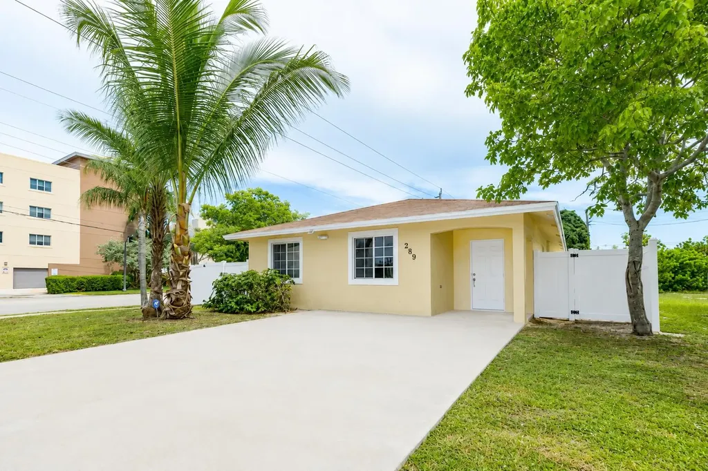 289 SW 3rd Court Deerfield Beach FL 33441
