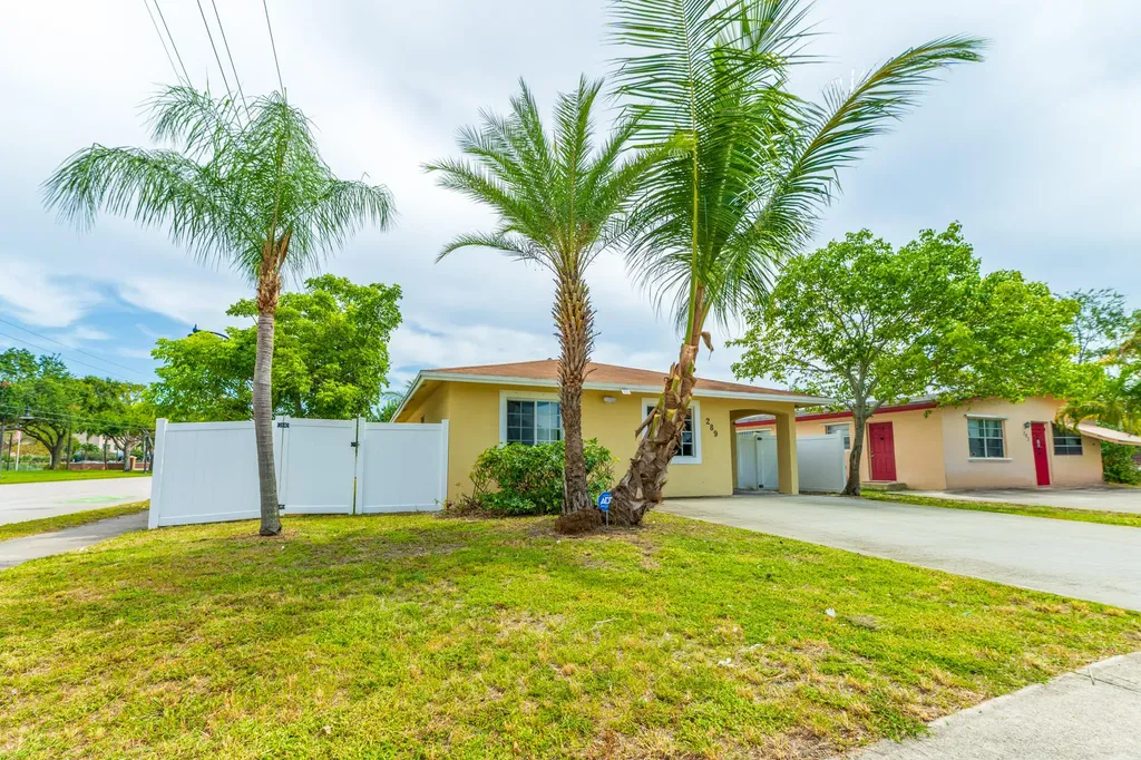 289 SW 3rd Court Deerfield Beach FL 33441