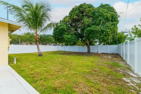 289 SW 3rd Court Deerfield Beach FL 33441