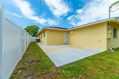 289 SW 3rd Court Deerfield Beach FL 33441