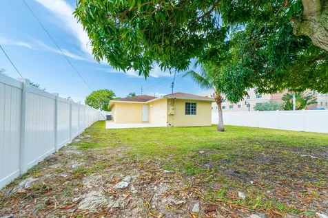 289 SW 3rd Court Deerfield Beach FL 33441