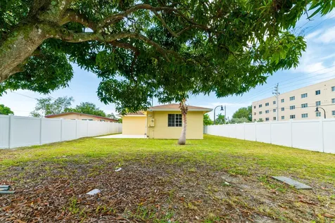 289 SW 3rd Court Deerfield Beach FL 33441