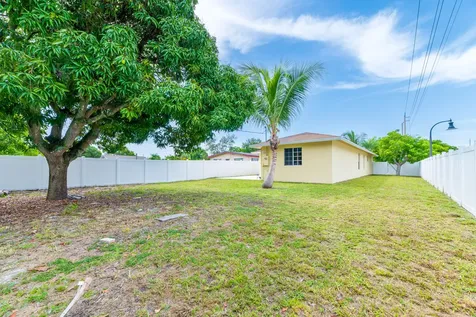 289 SW 3rd Court Deerfield Beach FL 33441