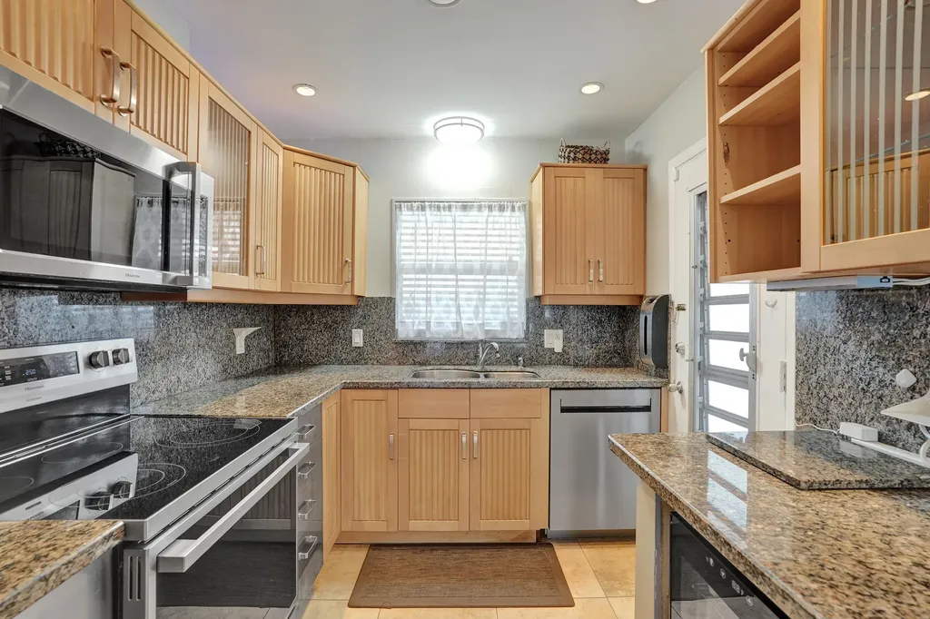 2400 NE 36th Street Lighthouse Point FL 33064