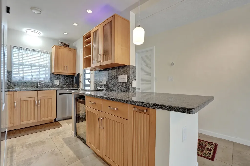 2400 NE 36th Street Lighthouse Point FL 33064