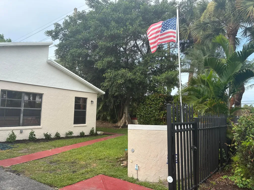 5021 Mirror Lakes Boulevard Boynton Beach FL 33472