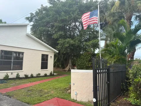 5021 Mirror Lakes Boulevard Boynton Beach FL 33472