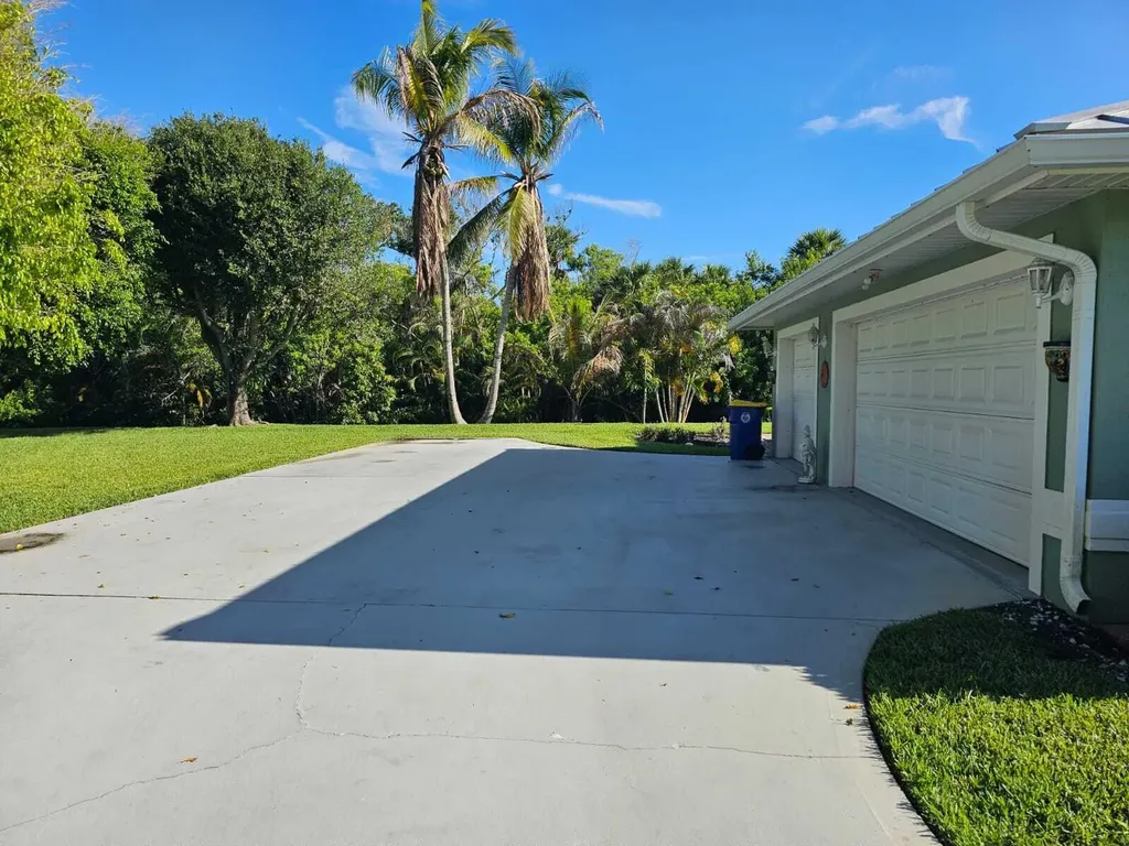 8289 SE Pilots Cove Terrace Hobe Sound FL 33455