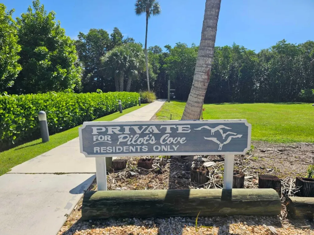 8289 SE Pilots Cove Terrace Hobe Sound FL 33455