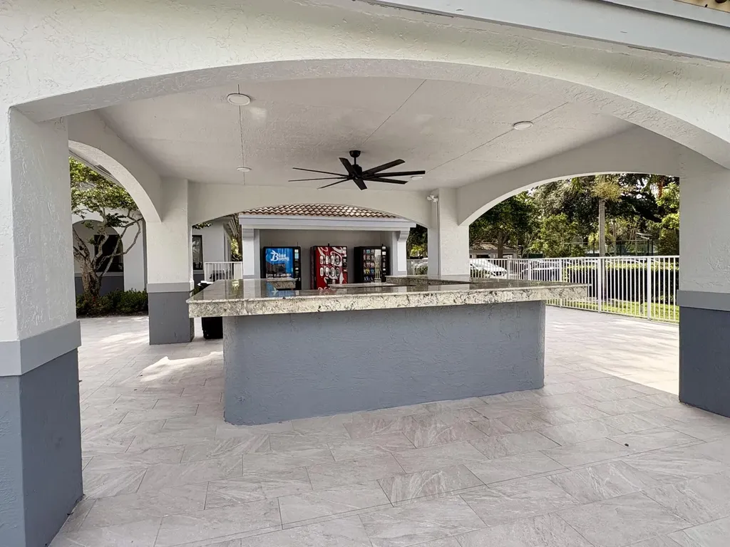 2640 S University Drive S Davie FL 33328
