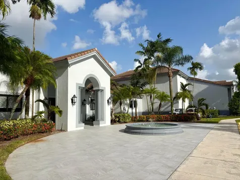 2640 S University Drive S Davie FL 33328