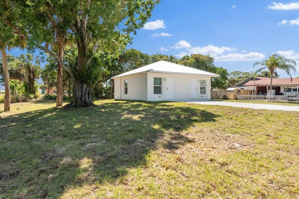 4576 30th Avenue Vero Beach FL 32967
