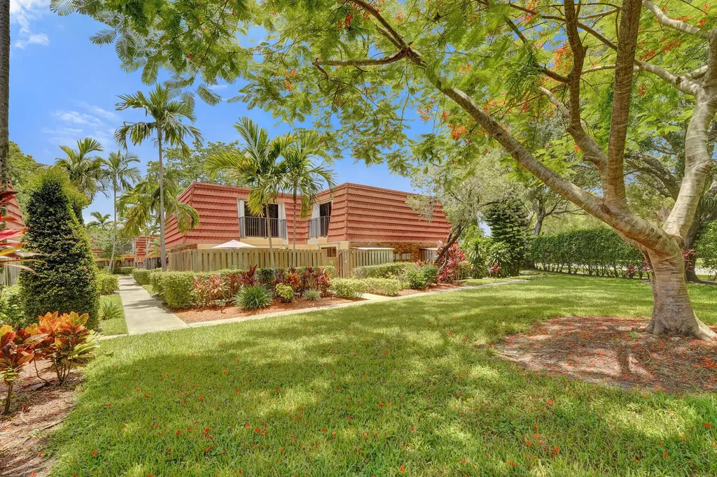 714 NW 98th Circle Plantation FL 33324