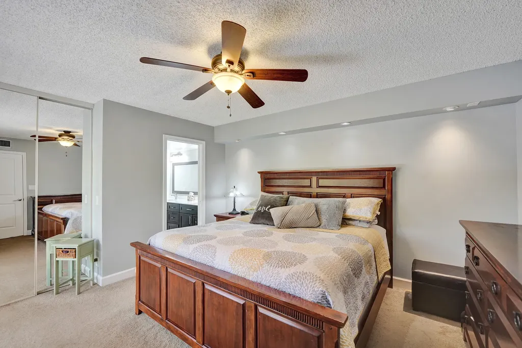 714 NW 98th Circle Plantation FL 33324