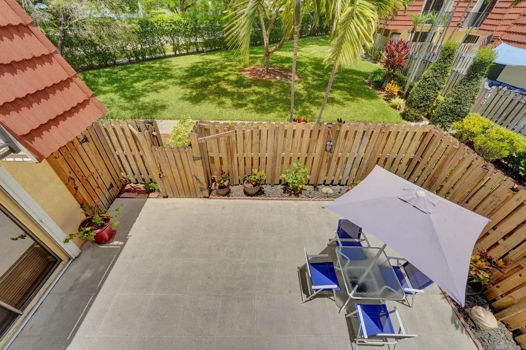 714 NW 98th Circle Plantation FL 33324