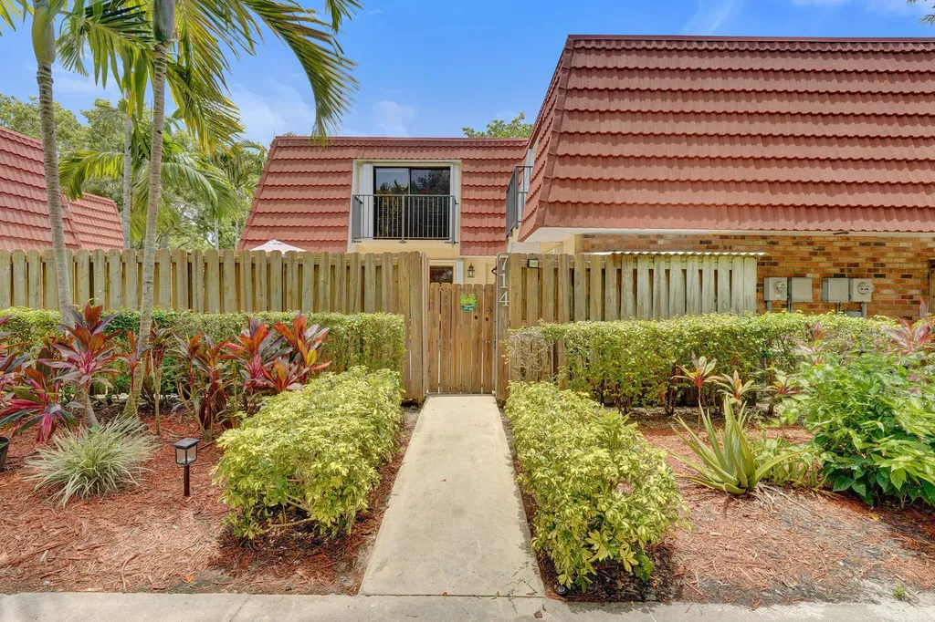 714 NW 98th Circle Plantation FL 33324
