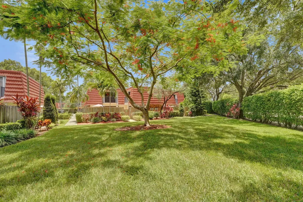 714 NW 98th Circle Plantation FL 33324