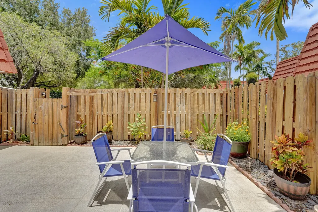 714 NW 98th Circle Plantation FL 33324