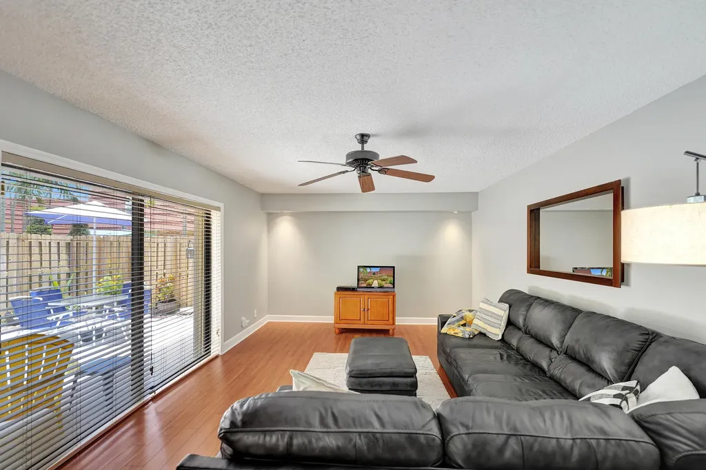 714 NW 98th Circle Plantation FL 33324