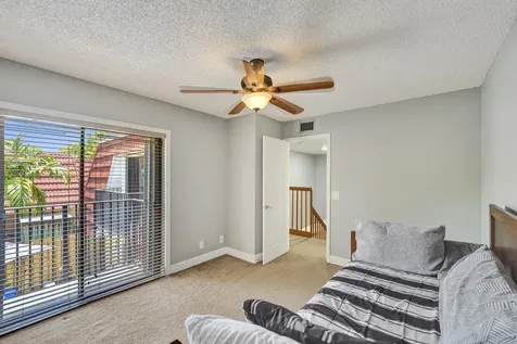 714 NW 98th Circle Plantation FL 33324