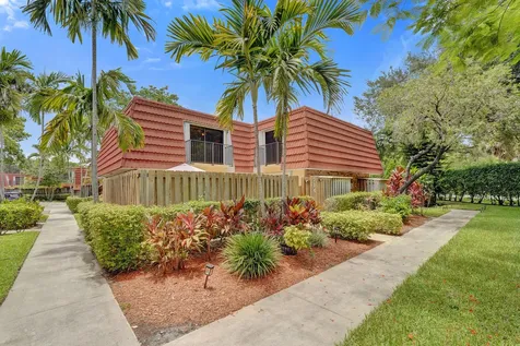 714 NW 98th Circle Plantation FL 33324