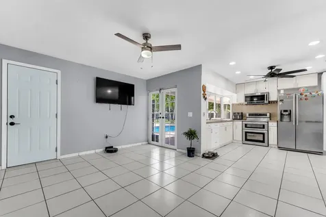 8880 NW 7th Street Pembroke Pines FL 33024