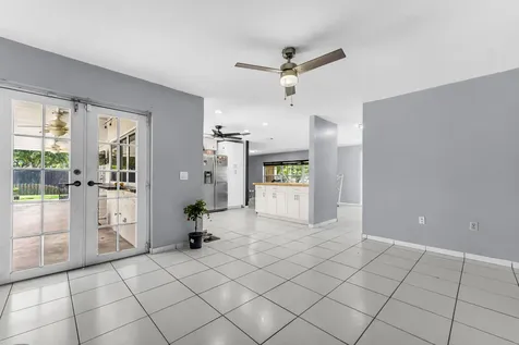 8880 NW 7th Street Pembroke Pines FL 33024