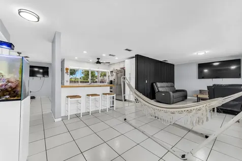8880 NW 7th Street Pembroke Pines FL 33024