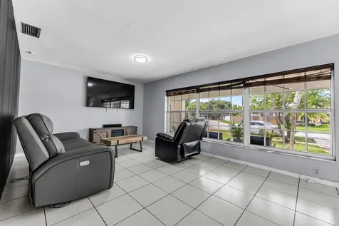 8880 NW 7th Street Pembroke Pines FL 33024