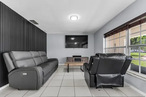 8880 NW 7th Street Pembroke Pines FL 33024