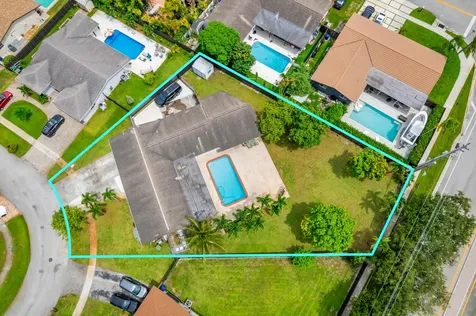 8880 NW 7th Street Pembroke Pines FL 33024