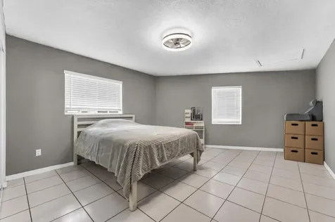 8880 NW 7th Street Pembroke Pines FL 33024