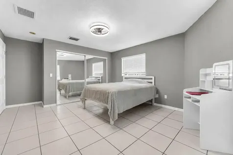 8880 NW 7th Street Pembroke Pines FL 33024