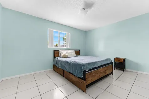 8880 NW 7th Street Pembroke Pines FL 33024