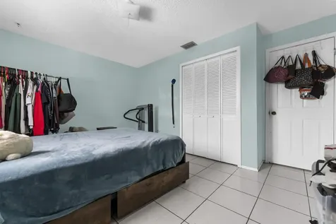 8880 NW 7th Street Pembroke Pines FL 33024